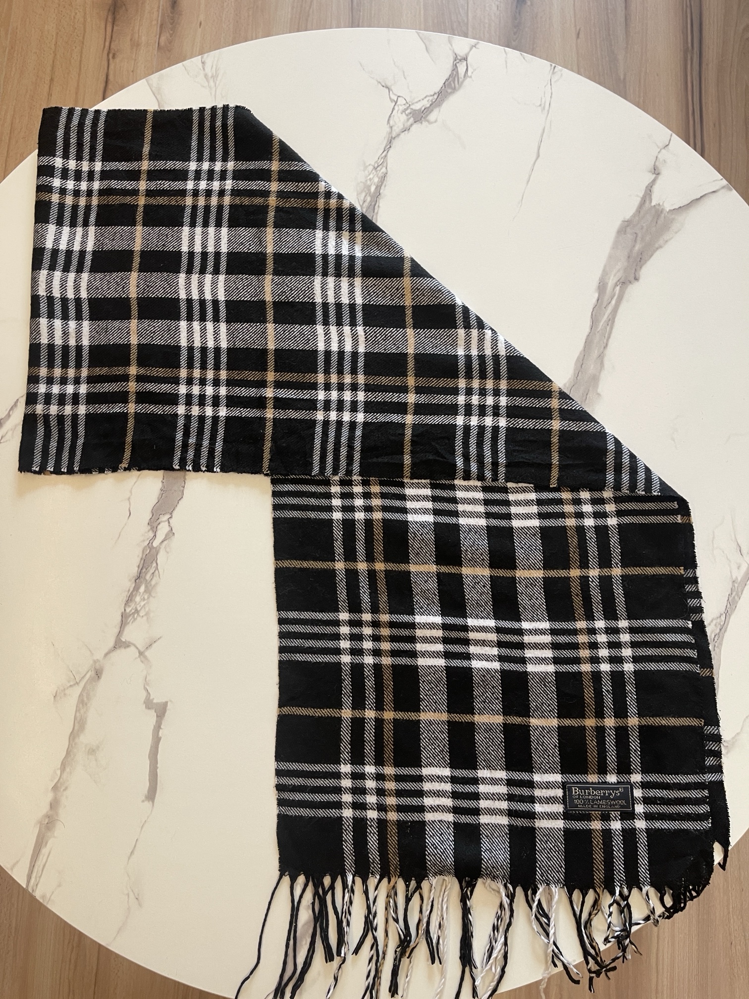 Burberrys of London Vintage Schal – Schwarz kariert, Lammwolle – Foto 2